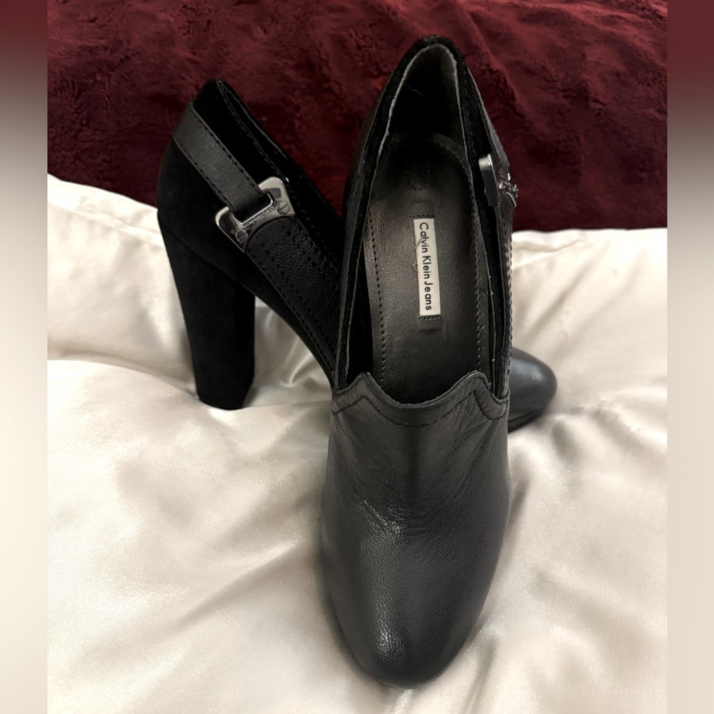 Calvin Klein Jeans Jamie Glazed Leather & Suede Loafer Pumps, Black, Size 9